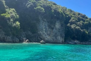 Saranda: Boat tour to 7 destinations end snorkeling