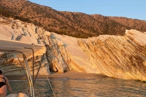 Saranda: Boat tour to 7 destinations end snorkeling