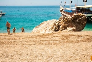 Saranda: Boat tour to 7 destinations end snorkeling