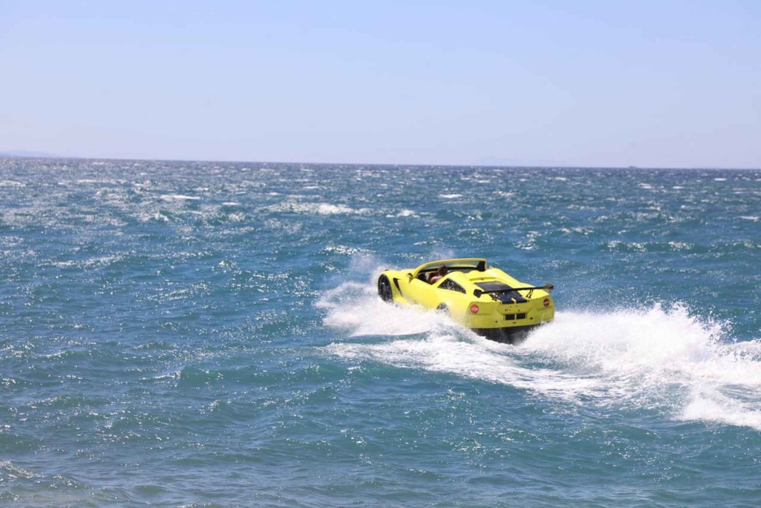 Saranda: Passeio de carro a jato na praia central