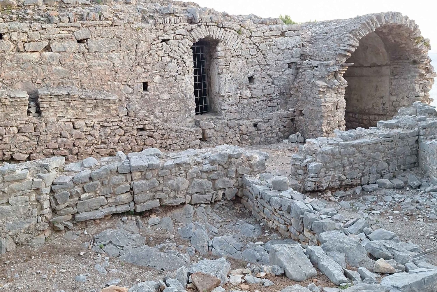 Saranda: kommunism, panoramautsikt, kloster och moské