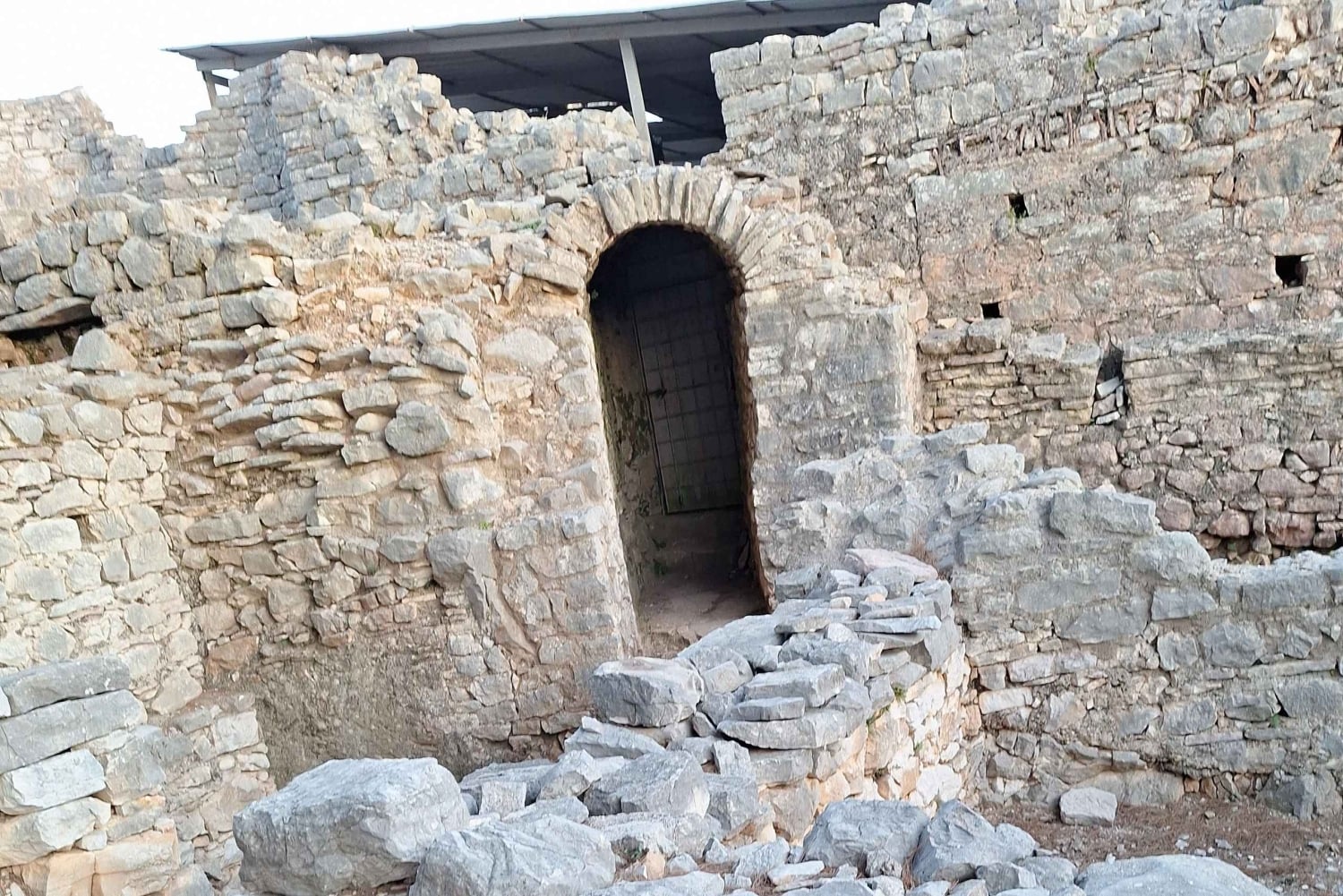 Saranda: kommunism, panoramautsikt, kloster och moské