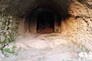 Saranda: kommunism, panoramautsikt, kloster och moské