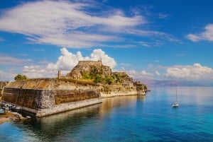 Saranda: Korfu by og Palaiokastritsa dagstur med krydstogt