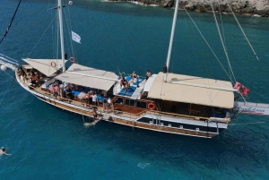 Saranda: Upptäck hemliga vikar med Prince Ennio Yacht Tour