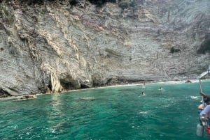 Saranda: tour en barco al atardecer con vino local