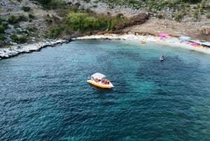 Saranda: tour in barca di un giorno con soste in spiaggia e nuoto