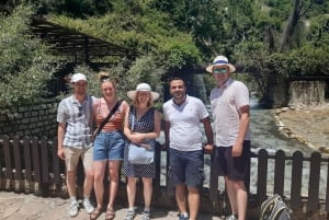 Von Saranda aus: Gjirokastra Stone City & Blue Eye Tagestour