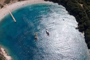 Excursion en bateau pélagique 7 destinations : boisson + plongée avec tuba + parasol.