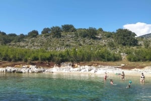 Saranda: Passeio de barco particular com mergulho e tempo na praia
