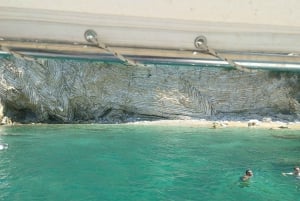 Saranda: Passeio de barco particular com mergulho e tempo na praia