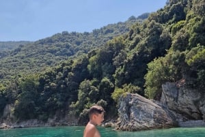 Saranda: tour en barco a Krorez con snorkel, bebidas y baño
