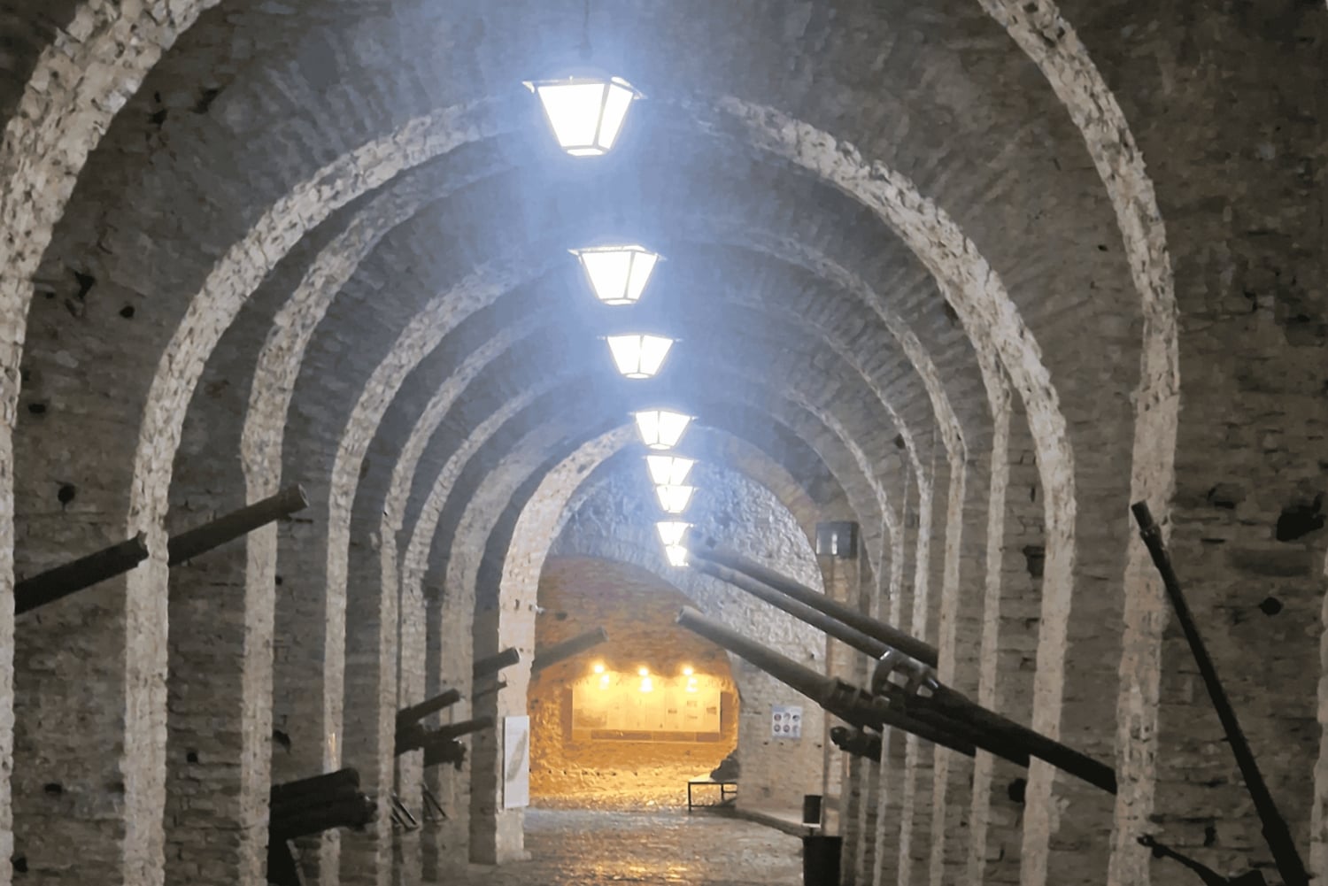 Tour por Saranda: Castelo de Lekuresi, Olho Azul e Gjirokastra