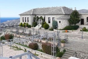 Tour por Saranda: Castelo de Lekuresi, Olho Azul e Gjirokastra