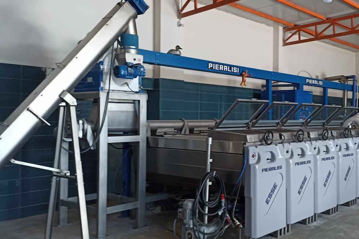 Saranda: Wine and raki tasting, local products.