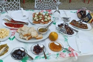 Saranda: Wine and raki tasting, local products.