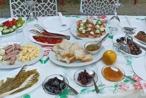 Saranda: Wine and raki tasting, local products.