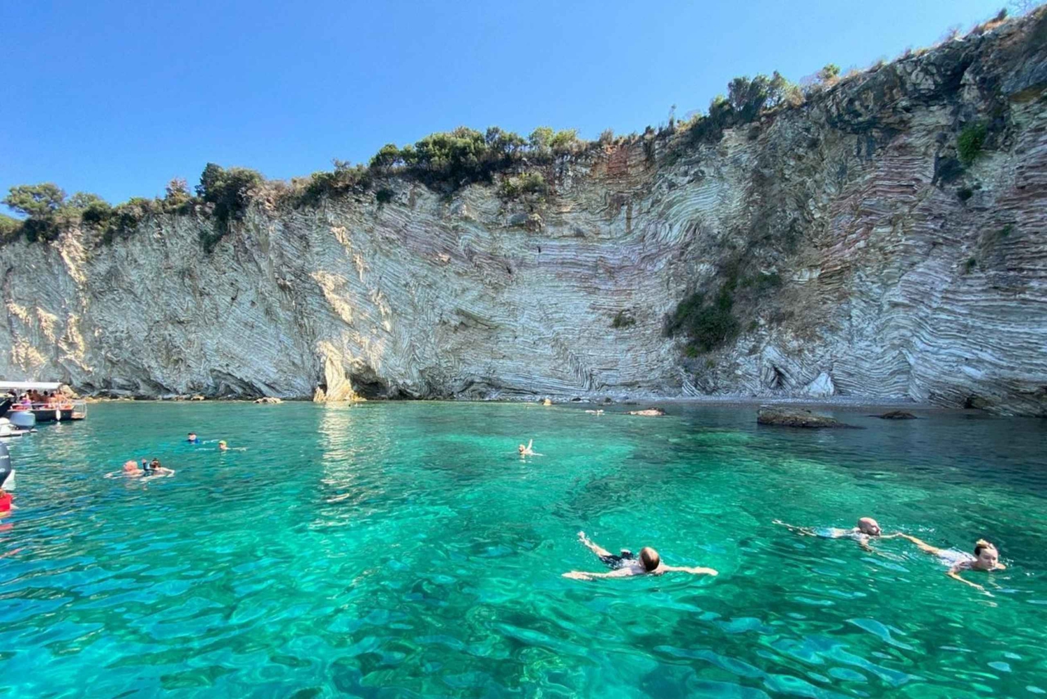 サランデクロレッツァのボートツアーとシュノーケリング付き秘境洞窟ツアー