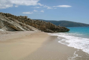 サランデクロレッツァのボートツアーとシュノーケリング付き秘境洞窟ツアー