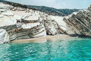 サランデクロレッツァのボートツアーとシュノーケリング付き秘境洞窟ツアー