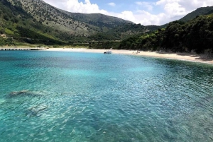 サランデクロレッツァのボートツアーとシュノーケリング付き秘境洞窟ツアー