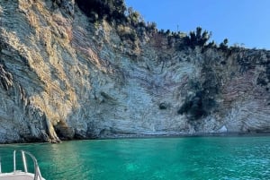 Sarandë: Boat Tour of Coast, Shipwreck, Stops for Snorkeling