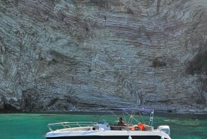 Sarandë: Boat Tour to Kroreza with Drink and Umbrella