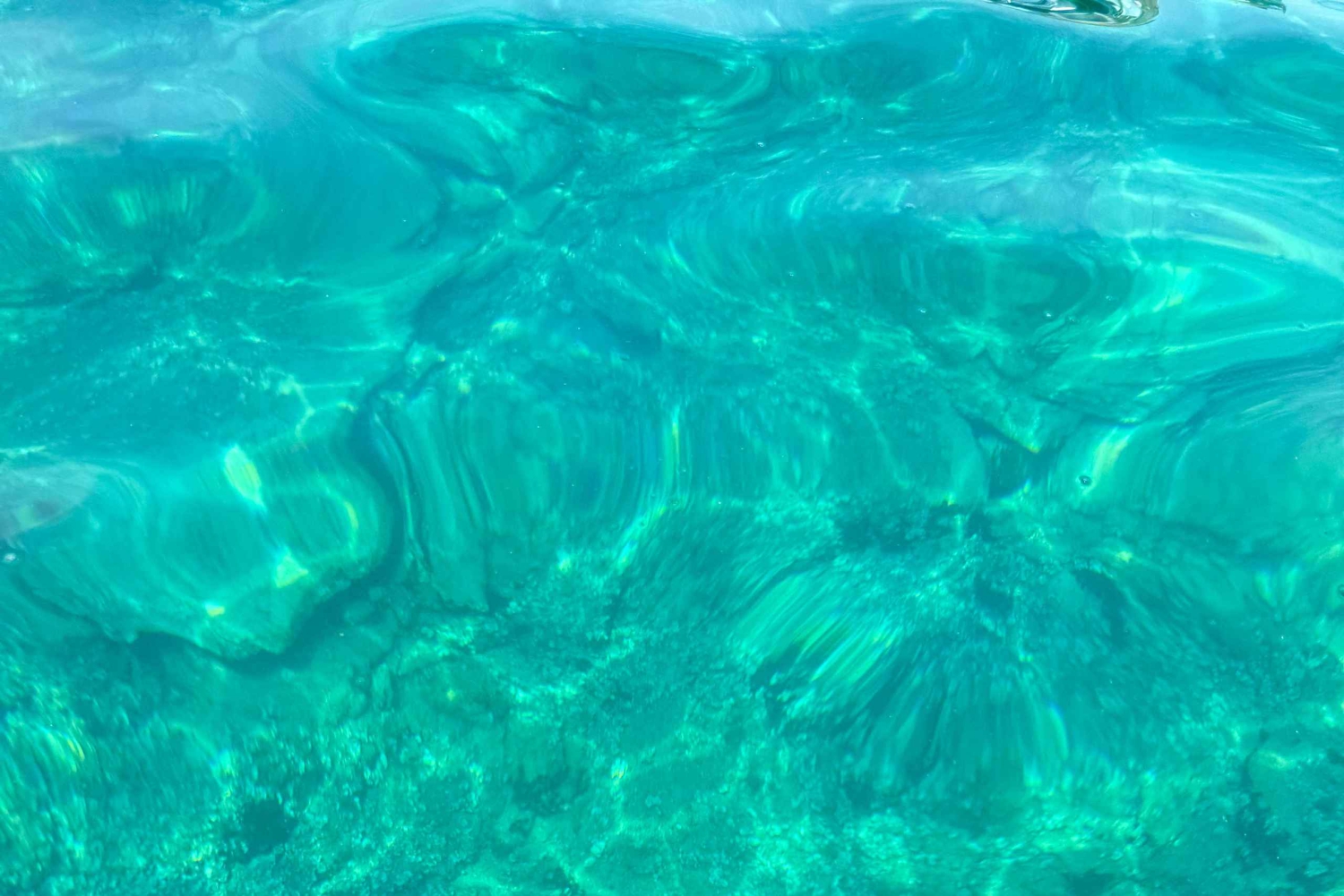 Sarandë: passeio de barco para 7 destinos. Bebida e guarda-sol grátis