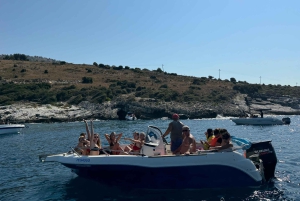 Sarandë: passeio de barco para 7 destinos. Bebida e guarda-sol grátis