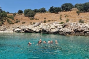Saranda: tour en barco a Krorez con snorkel, bebidas y baño
