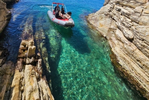Sarandë: Båttur til Kroreza med snorkling og gratis parasoll