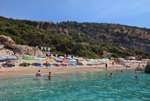 Sarandë: Båttur til Kroreza med snorkling og gratis parasoll