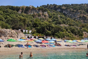 Sarandë: Båttur til Kroreza med snorkling og gratis parasoll