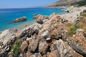 Sarandë: Båttur til Kroreza med snorkling og gratis parasoll