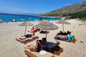 Sarandë: Båttur til Kroreza med snorkling og gratis parasoll