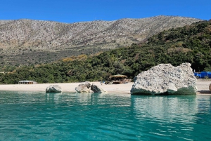 Sarandë: Båttur til Kroreza med snorkling og gratis parasoll