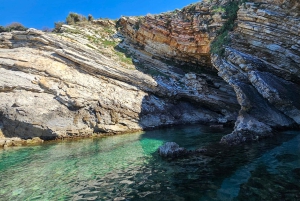 Sarandë: Båttur til Kroreza med snorkling og gratis parasoll