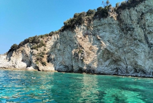 Saranda: tour en barco a Kroreza con snorkel y sombrillas