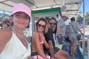 Saranda: tour en barco a Kroreza con snorkel y sombrillas