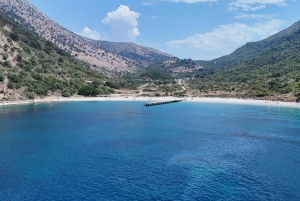 Saranda: tour en barco a Kroreza con snorkel y sombrillas