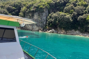 Saranda: tour en barco a Kroreza con snorkel y sombrillas