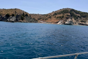 Saranda: tour en barco a Kroreza con snorkel y sombrillas