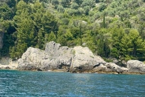 Sarandë: Kystsejlads til Porto Palermo/Himare med solnedgang