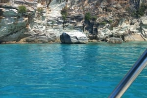 Sarandë: Boat Tour of Coast, Shipwreck, Stops for Snorkeling