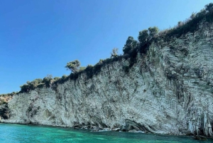 Saranda: tour in barca a Krorez con ombrellone e maschera da snorkeling gratis