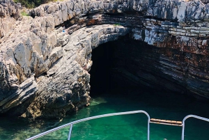 Saranda: tour in barca a Krorez con ombrellone e maschera da snorkeling gratis