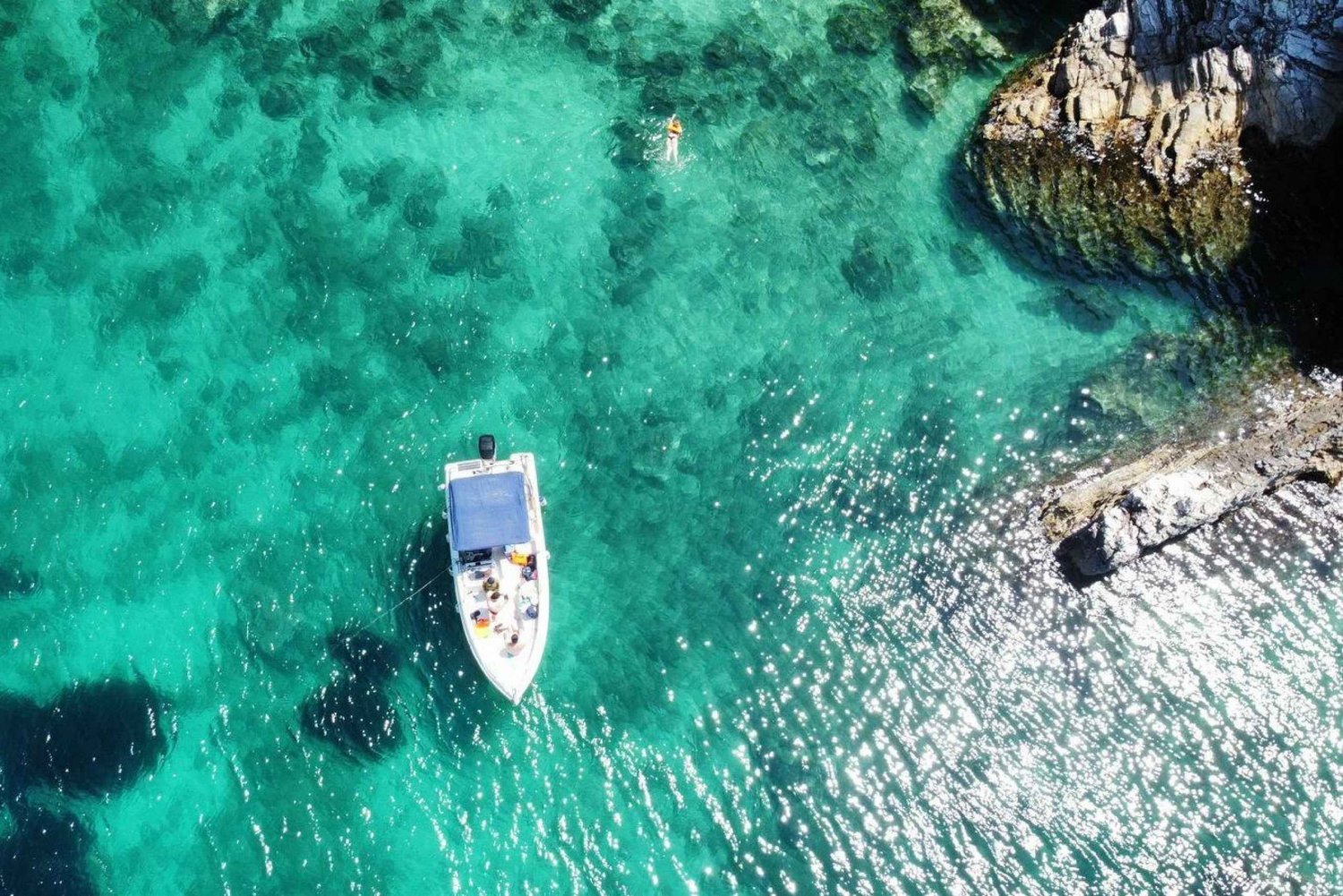 Sarandë: Boat Tour of Coast, Shipwreck, Stops for Snorkeling