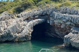 Sarandë: Boat Tour of Coast, Shipwreck, Stops for Snorkeling