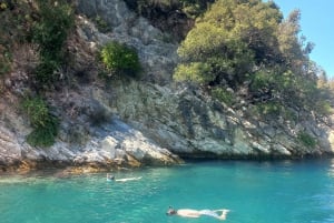 Sarandë: Boat Tour of Coast, Shipwreck, Stops for Snorkeling