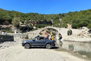 Saranda: Excursão 4x4 em Permet, rafting e banhos termais